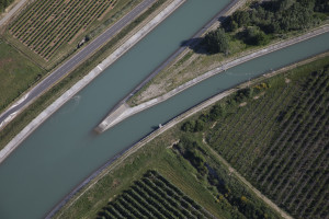 France, Alpes-de-Haute-Provence, Mansoque (04100), Canal EDF (vue aérienne)