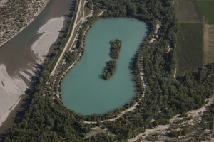 France, Alpes-de-Haute-Provence,  Oraison (04700), plan d'eau les Buissonnades au bord de la Durance (vue aérienne)