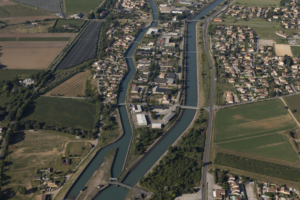France, Alpes-de-Haute-Provence, Villeneuve (04180), Canal EDF, Les majistelles (vue aérienne)