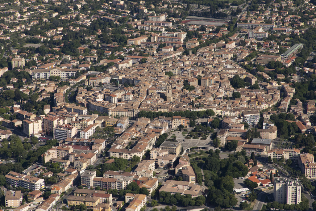 France, Alpes-de-Haute-Provence, Manosque (04100) (vue aérienne)