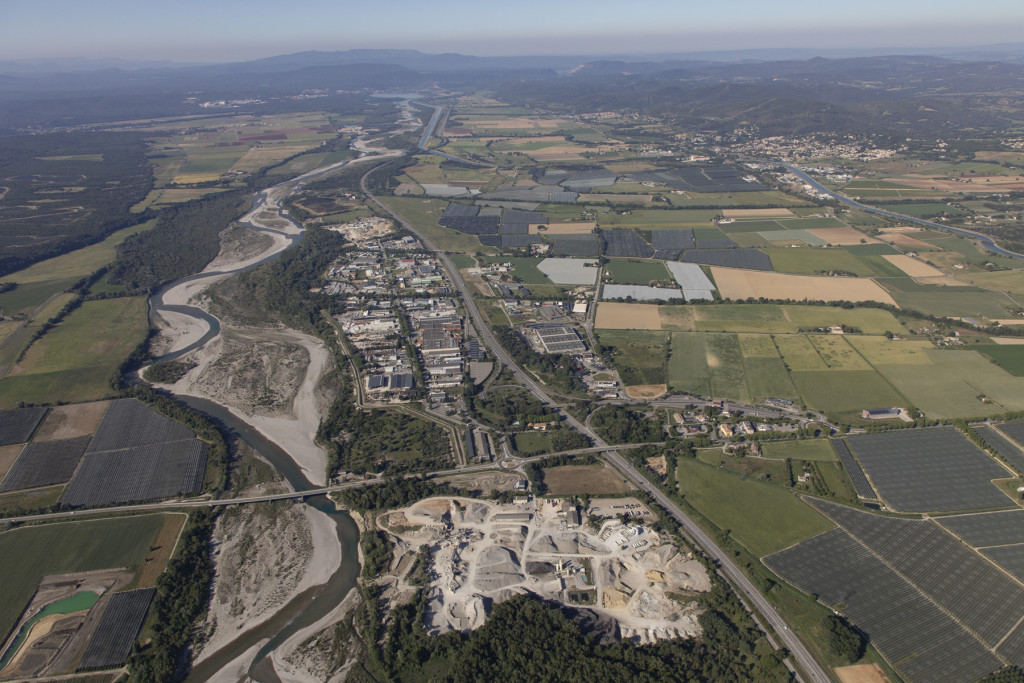 France, Alpes-de-Haute-Provence, Manosque (04100), zone indusctrielle Saint Maurice (vue aérienne)