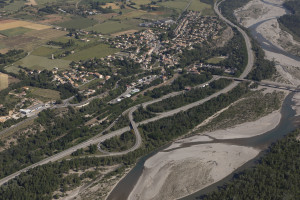 France, Alpes-de-Haute-Provence, La Brillanne (04700) au bord de la Durance  (vue aérienne)